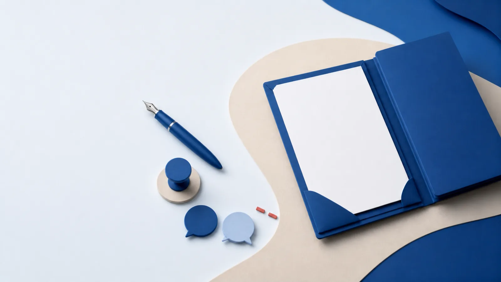 Blaue Testamentsmappe mit leerem Dokument, Füller, Siegel und Sprechsymbolen für verschiedene Testamentsformen.